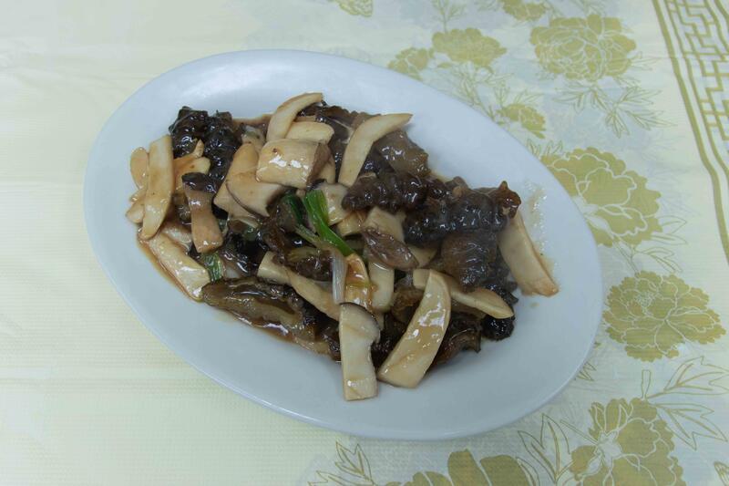 Sauteed Sea Cucumber with King Oyster Mushroom